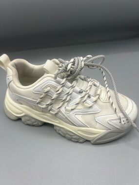 JAVI Men  size 6/5/Y white and grey Cushioned